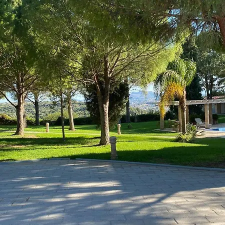 Daire Nostrana Village *