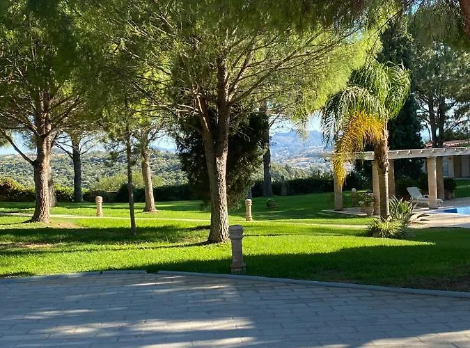 Daire Nostrana Village *